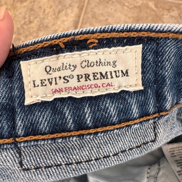 Levi's Premium Wedgie Straight Buttonfly Crop Raw Hem Women's Jeans size READ - Picture 6 of 16